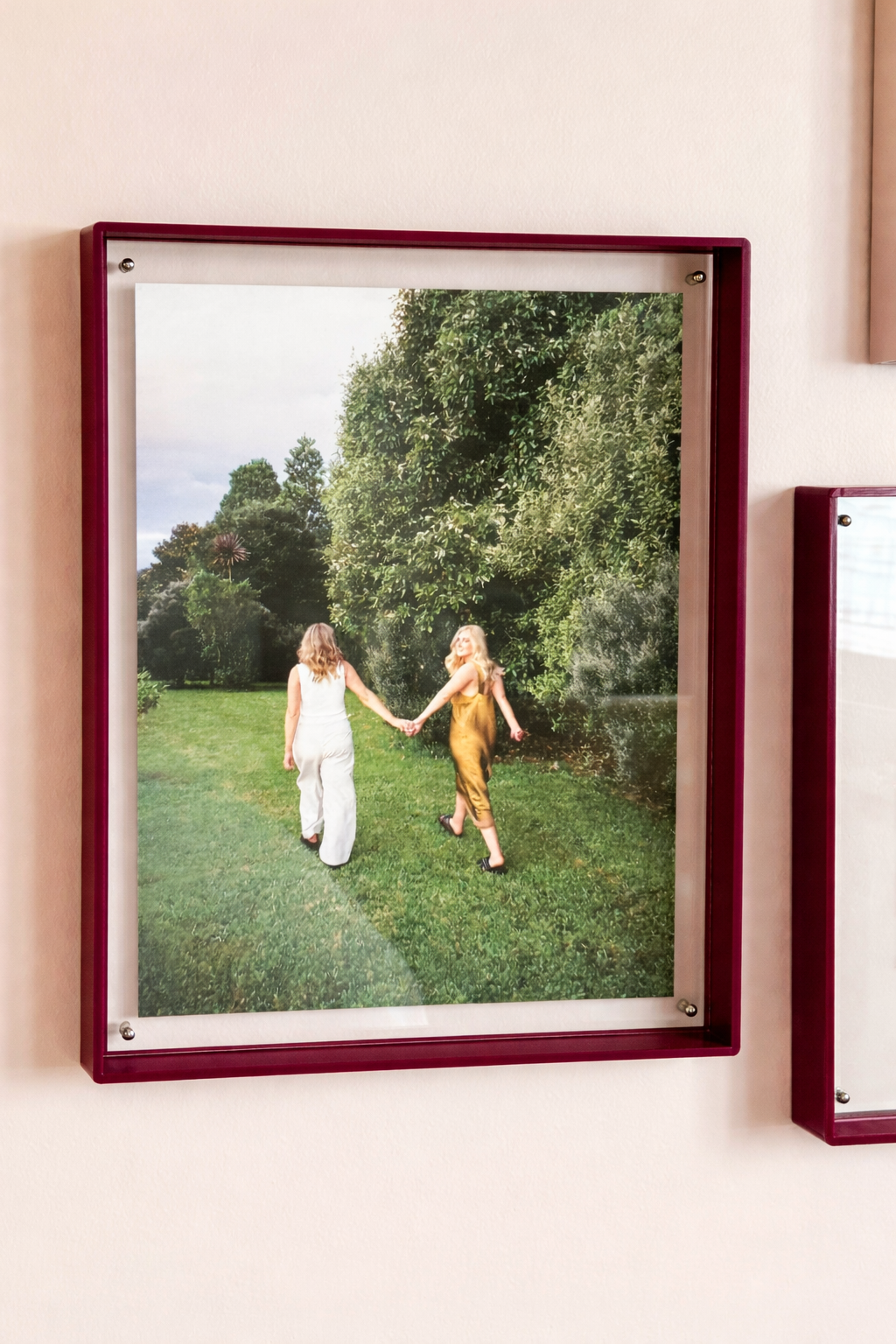 Merlot Burgundy norsu Studio acrylic box gallery frame in 45x34x5 cm size for A3 prints display