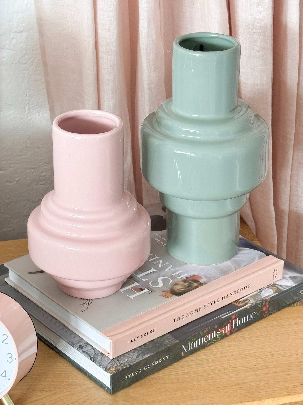 Merrik Vase small sugary pink high-gloss clay decorative vase with geometric design for floral arrangements