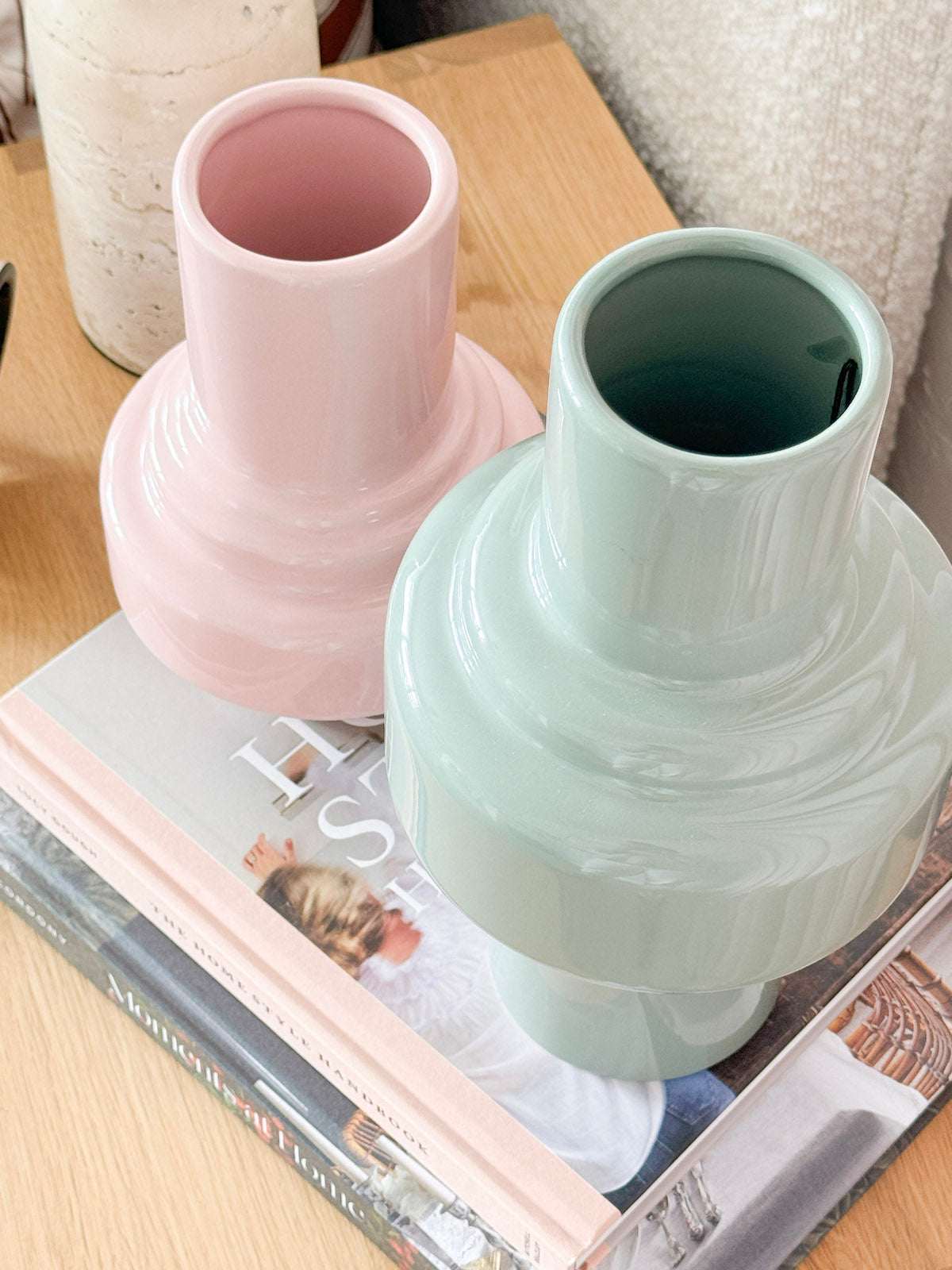 Merrik Vase small sugary pink high-gloss lacquer clay decorative vase on wooden table with books
