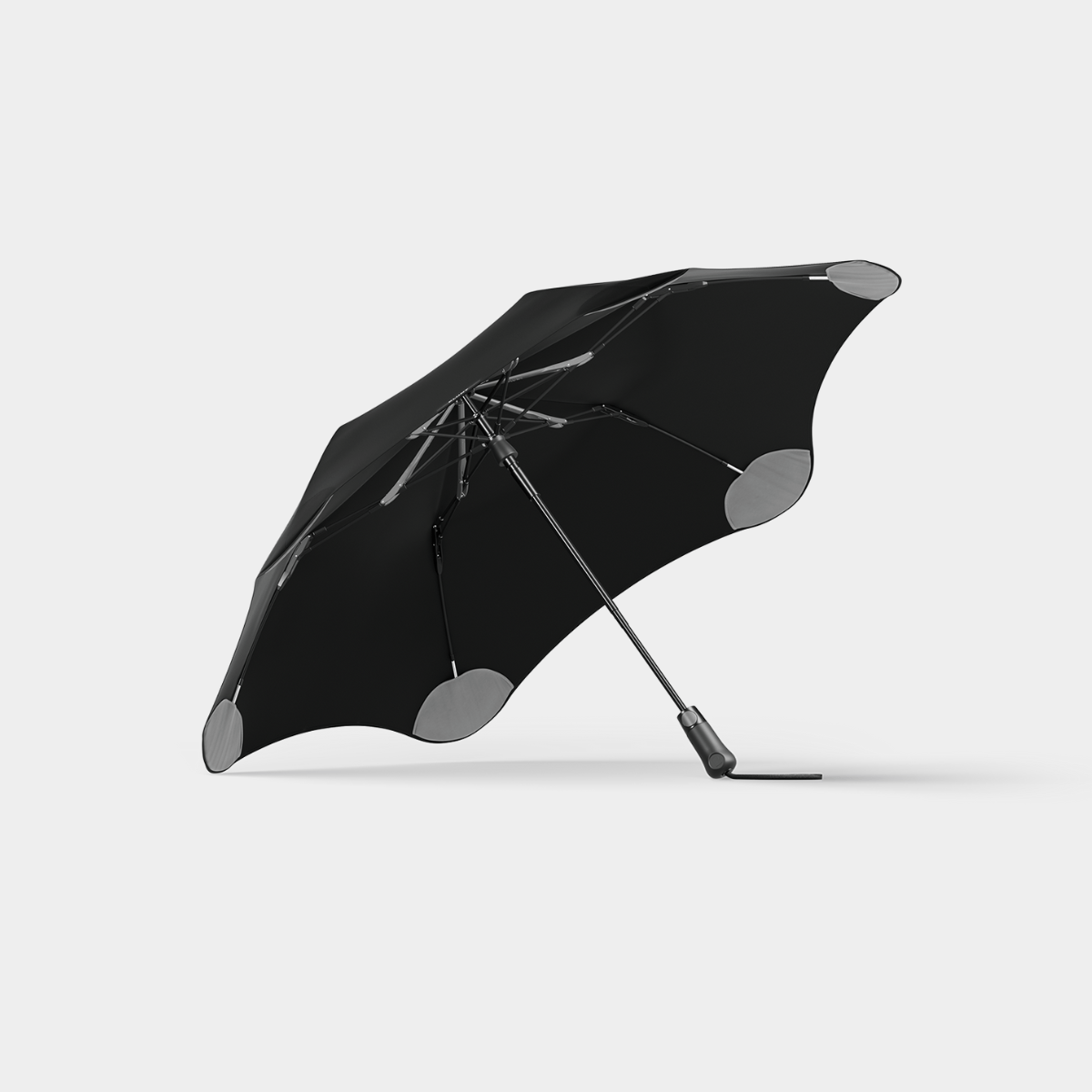 BLUNT Metro Umbrella in ink black with compact design, 100 cm canopy, wind-resistant and durable construction, sleek style for everyday use
