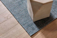GlobeWest Tepih Dune Rug - Sacramento, styled in a room setting