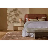 GlobeWest Tepih Curve Rug in dusty rose with subtle geometric pattern in modern bedroom setting