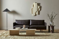 GlobeWest Tepih Neptune Rug - Seashell, styled in a room setting