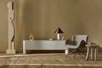 GlobeWest Tepih Neptune Rug - Seashell, styled in a room setting