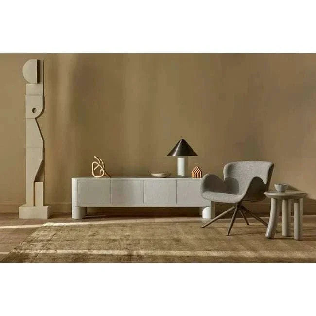 Olive GlobeWest Tepih Neptune hand-woven wool blend rug in modern beige living room setting