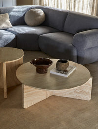GlobeWest Juno Cloud 1 Seater Right Arm Sofa, styled in a room setting