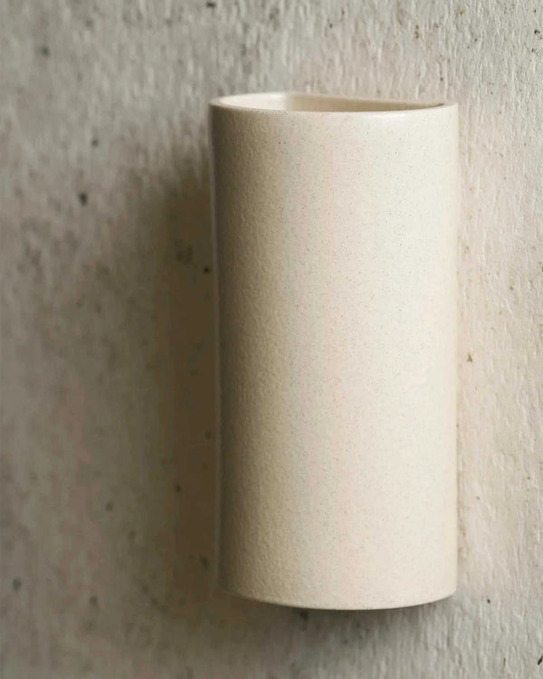 Robert Gordon Curve ceramic wall light, poppyseed | Norsu Interiors