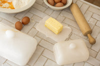 CoTheory Grand Cameo Oblong Cake Tray - White Onyx
