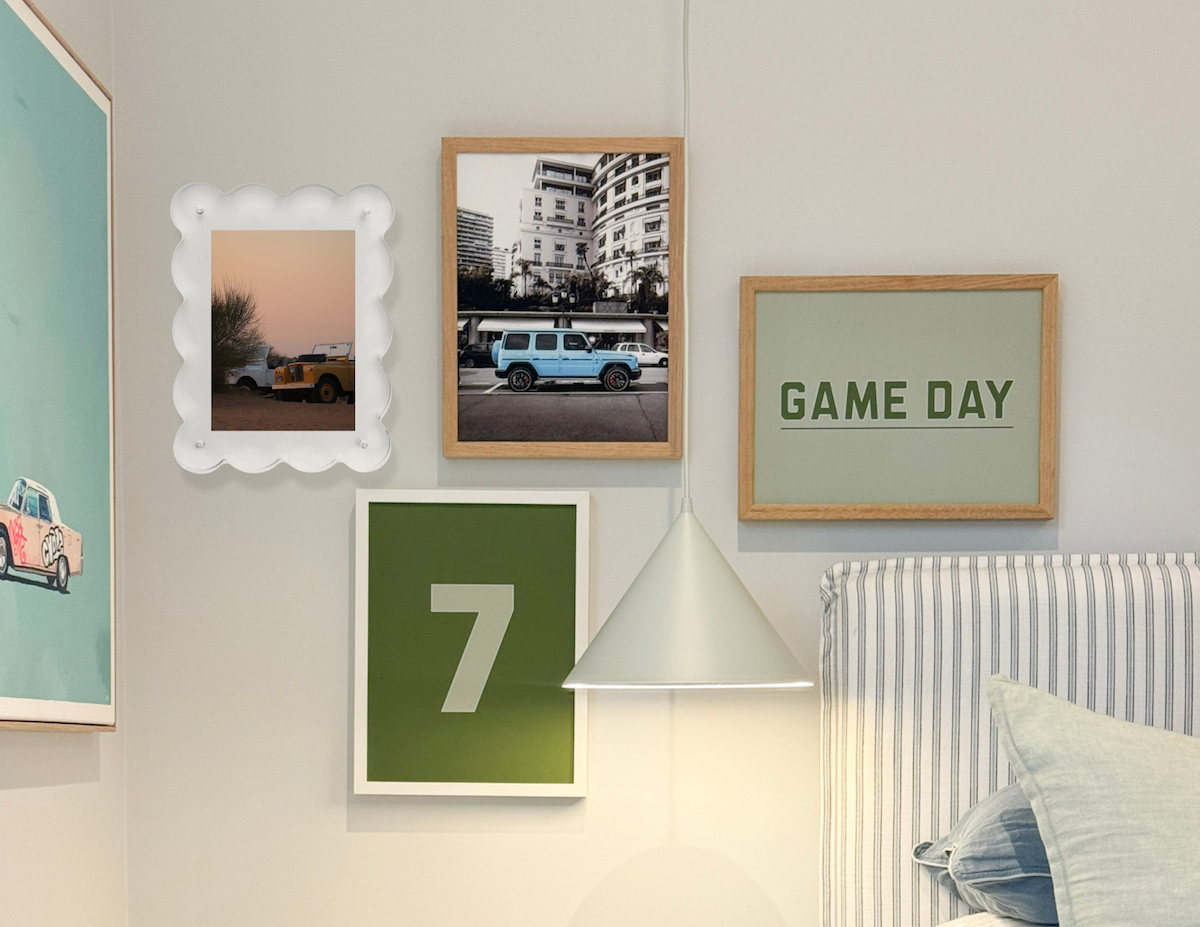 norsu STUDIO scalloped magnetic photo frame with acrylic background fitting 8x10 photos