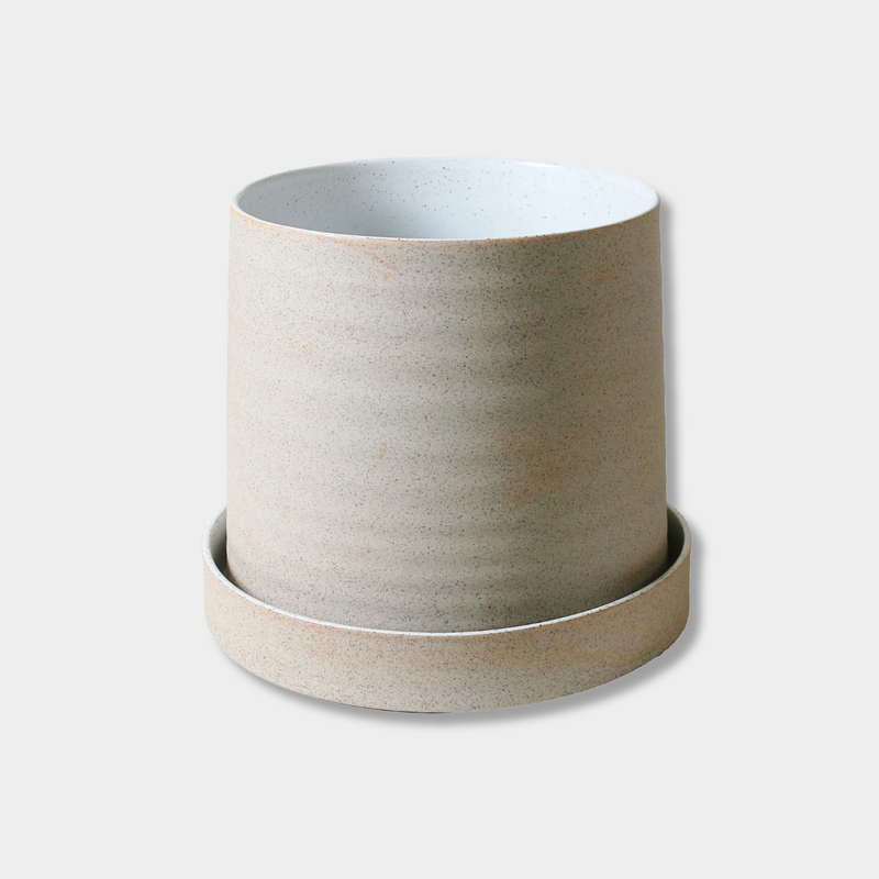 Robert Gordon Garden stoneware planter with matching tray in earthy clay and light organic glaze, 19.5 x 20.9cm, microwave and dishwasher safe.
