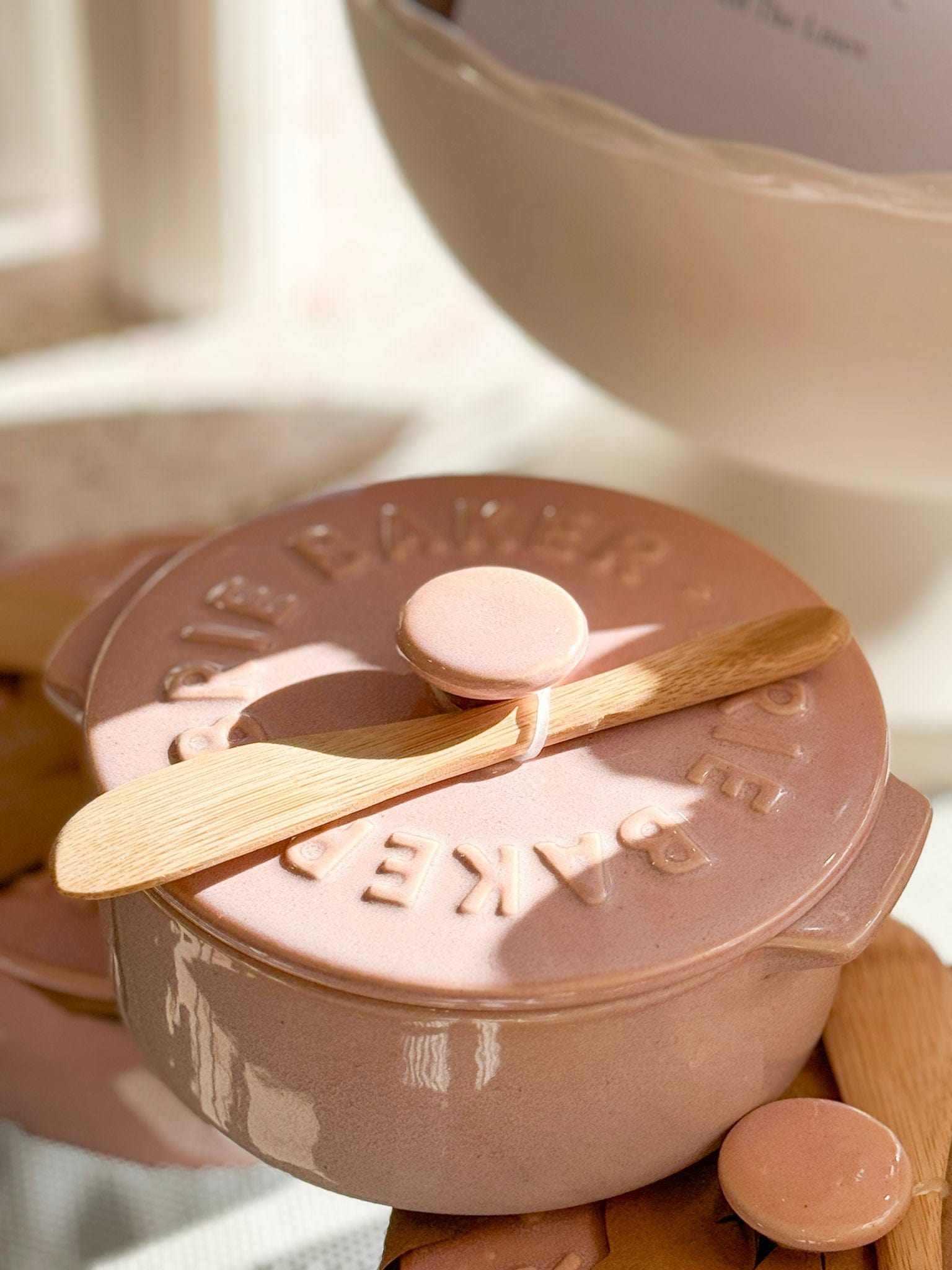 Norsu Interiors Bowls Rosa Ceramic Brie Baker – Blush with Bamboo Spreader