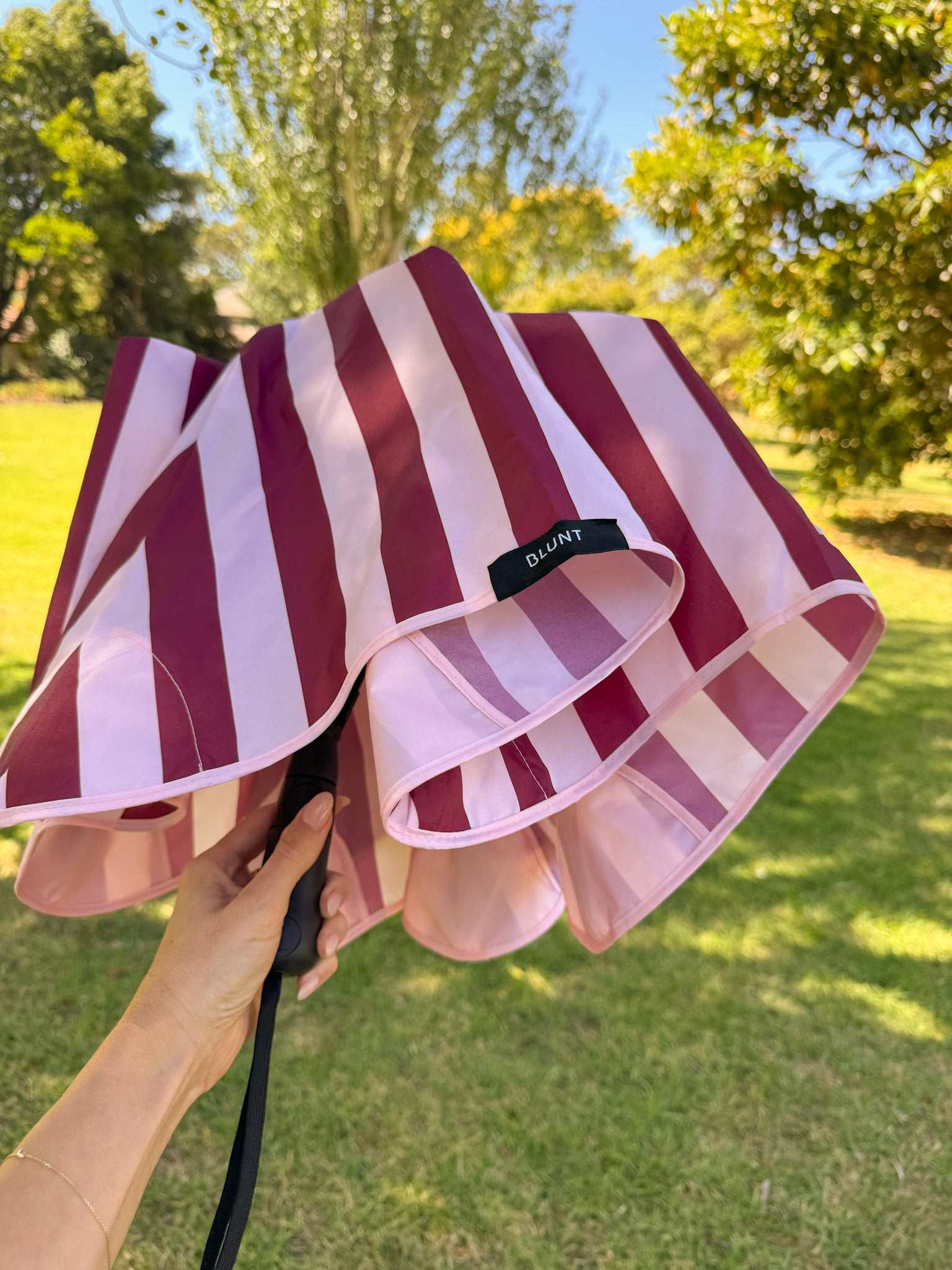 BLUNT Metro Umbrella Desert Rose with compact, durable, and stylish design inspired by Australian Sturt Desert Rose petals