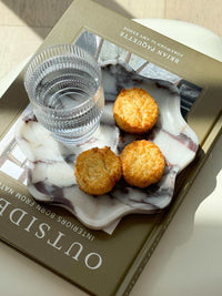 norsu STUDIO Duality Collection Viola marble wavy round tray with purple veining