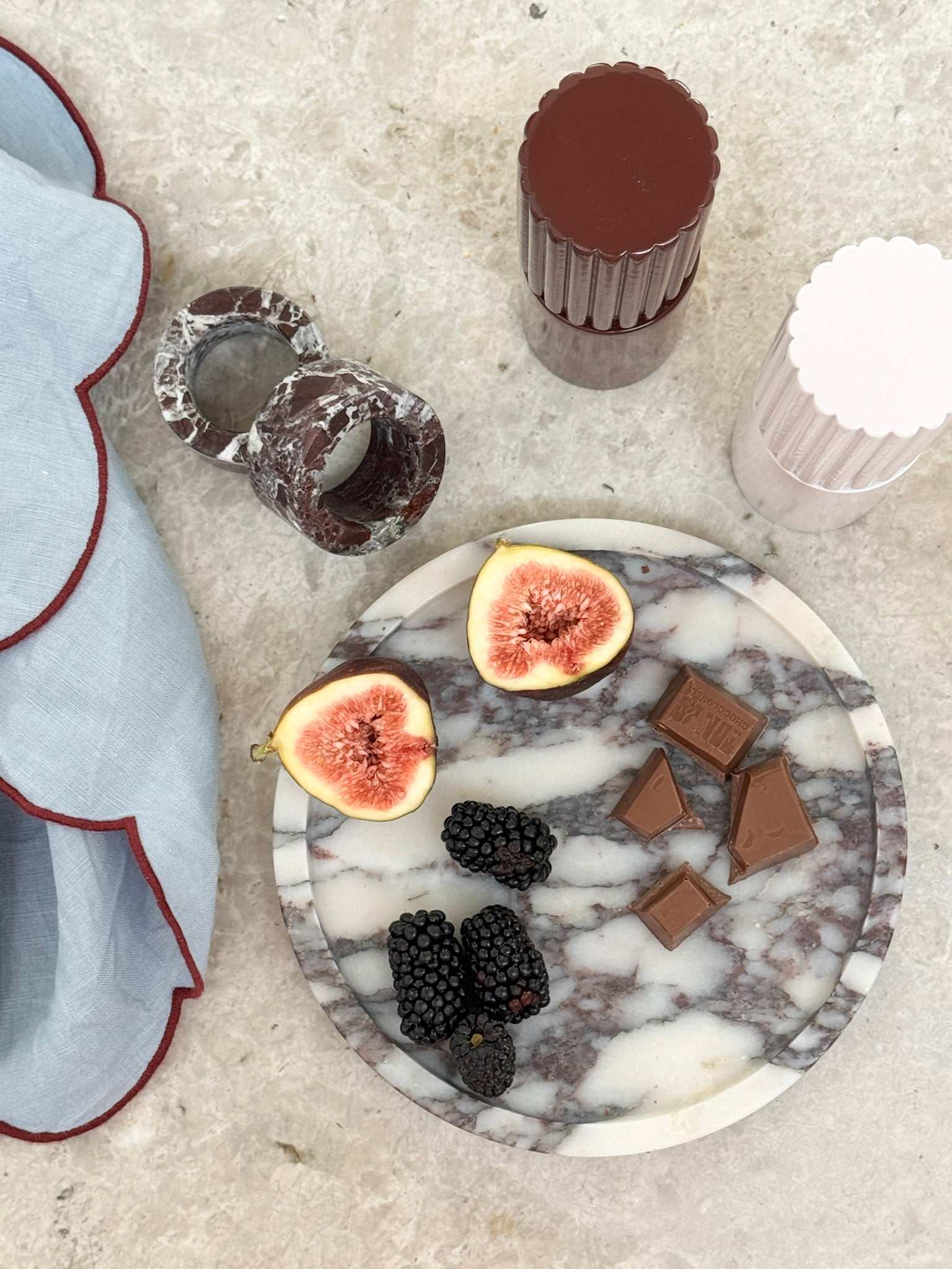 norsu STUDIO Duality Collection Viola marble round tray with lilac veining for elegant home styling