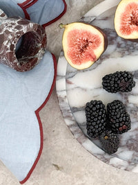 norsu STUDIO Duality Collection Viola marble round tray with lilac and plum veining