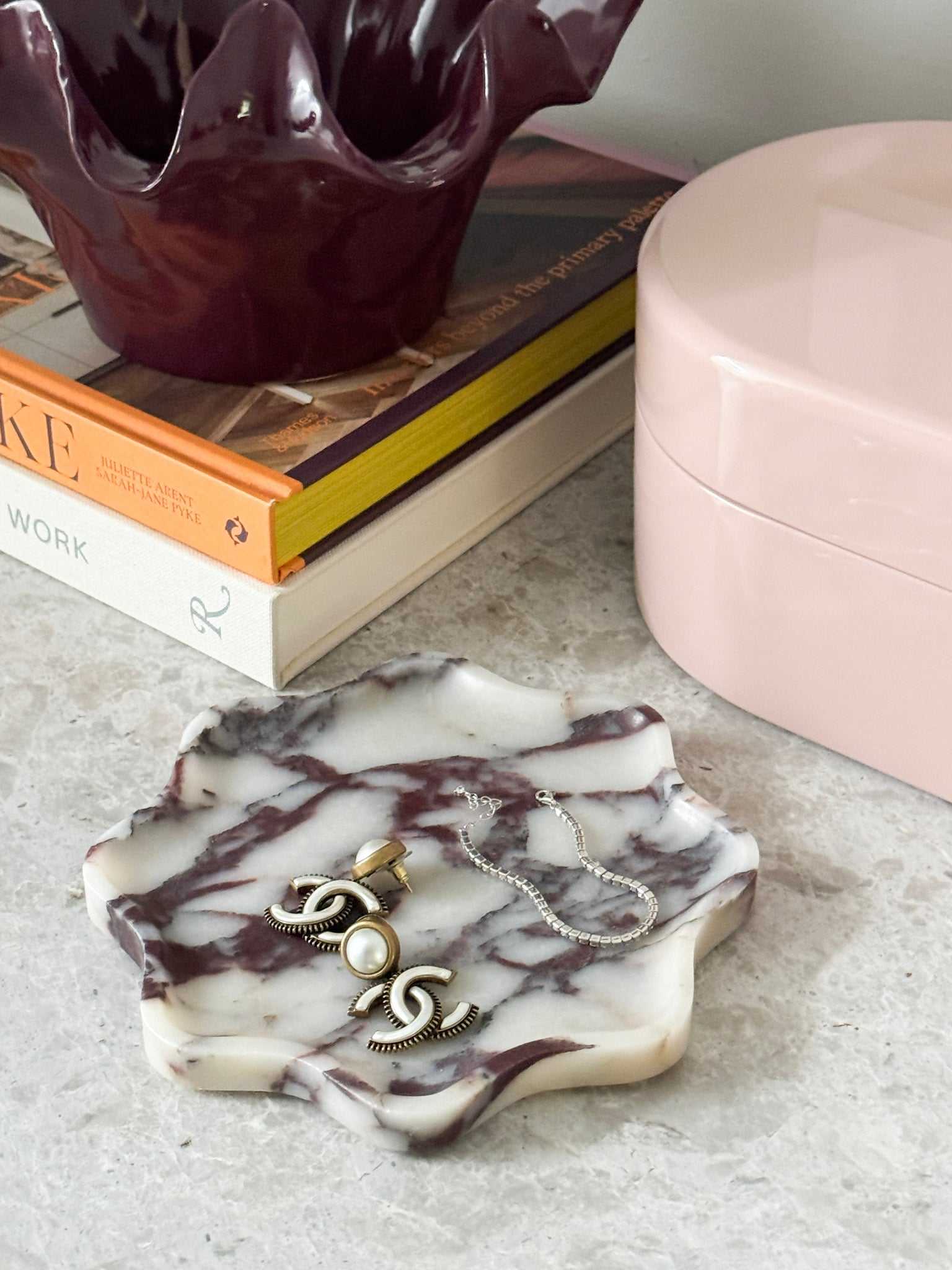 norsu STUDIO Duality Collection Viola marble wavy round tray with purple veining