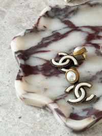 norsu STUDIO Viola marble wavy round tray with purple veining from Duality Collection