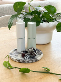 norsu STUDIO Duality Collection round Viola marble tray with lilac and plum veining