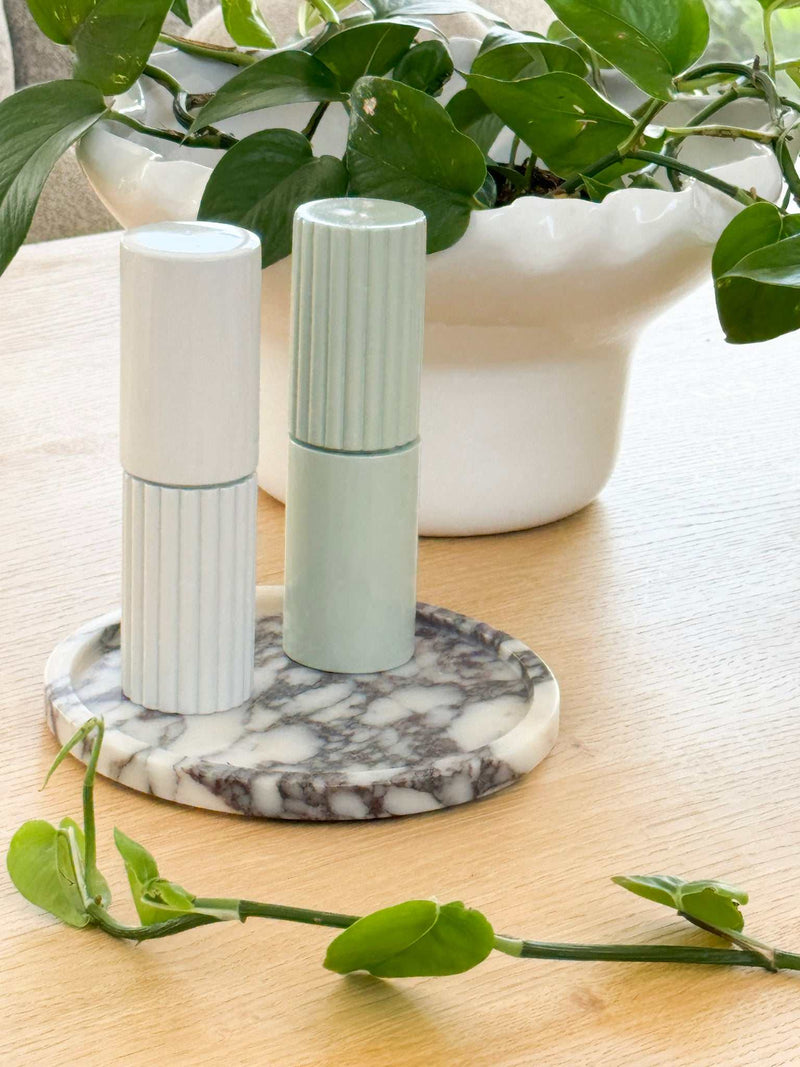 norsu STUDIO Duality Collection Viola round marble tray with lilac and plum veining