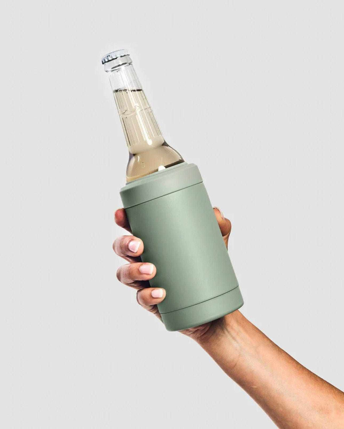 Beysis Can Cooler in sage color made of stainless steel with built-in bottle opener and silicone lid