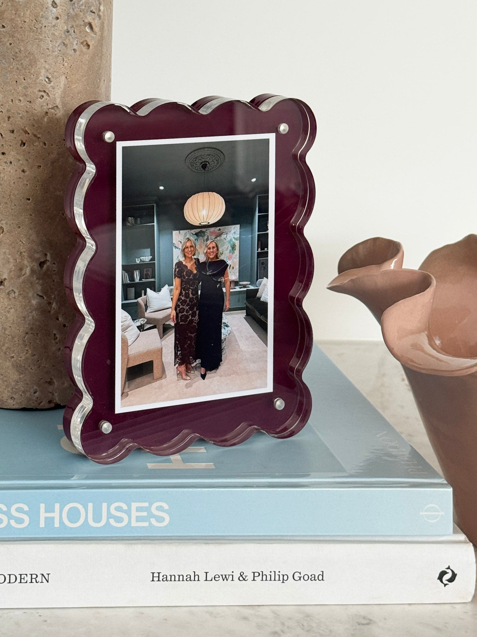 norsu Studio Scalloped Magnetic Photo Frame in merlot with scalloped edges and magnetic closure for 6x4 and 5x7 photos