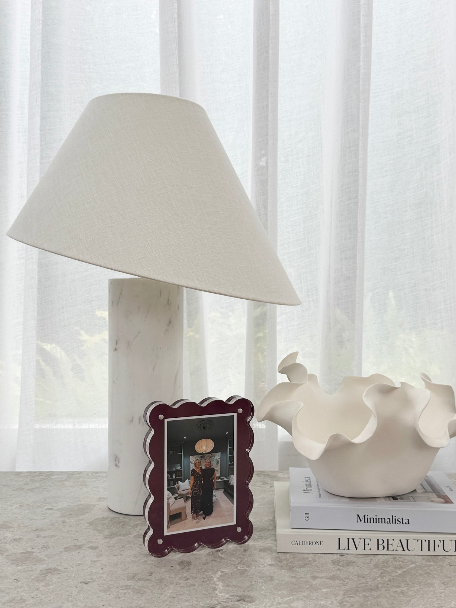 norsu Studio Scalloped Magnetic Photo Frame in merlot with scalloped edges and magnetic closure for 6x4 and 5x7 photos