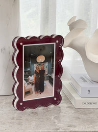norsu Studio Scalloped Magnetic Photo Frame in merlot with scalloped edges and magnetic closure, fits 6x4 and 5x7 photos