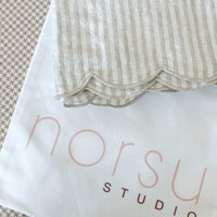 norsu Studio Linen Napkin set with oatmeal stripe and scalloped edges, 100% linen, soft texture, 50x50 cm, packaged in fabric bag