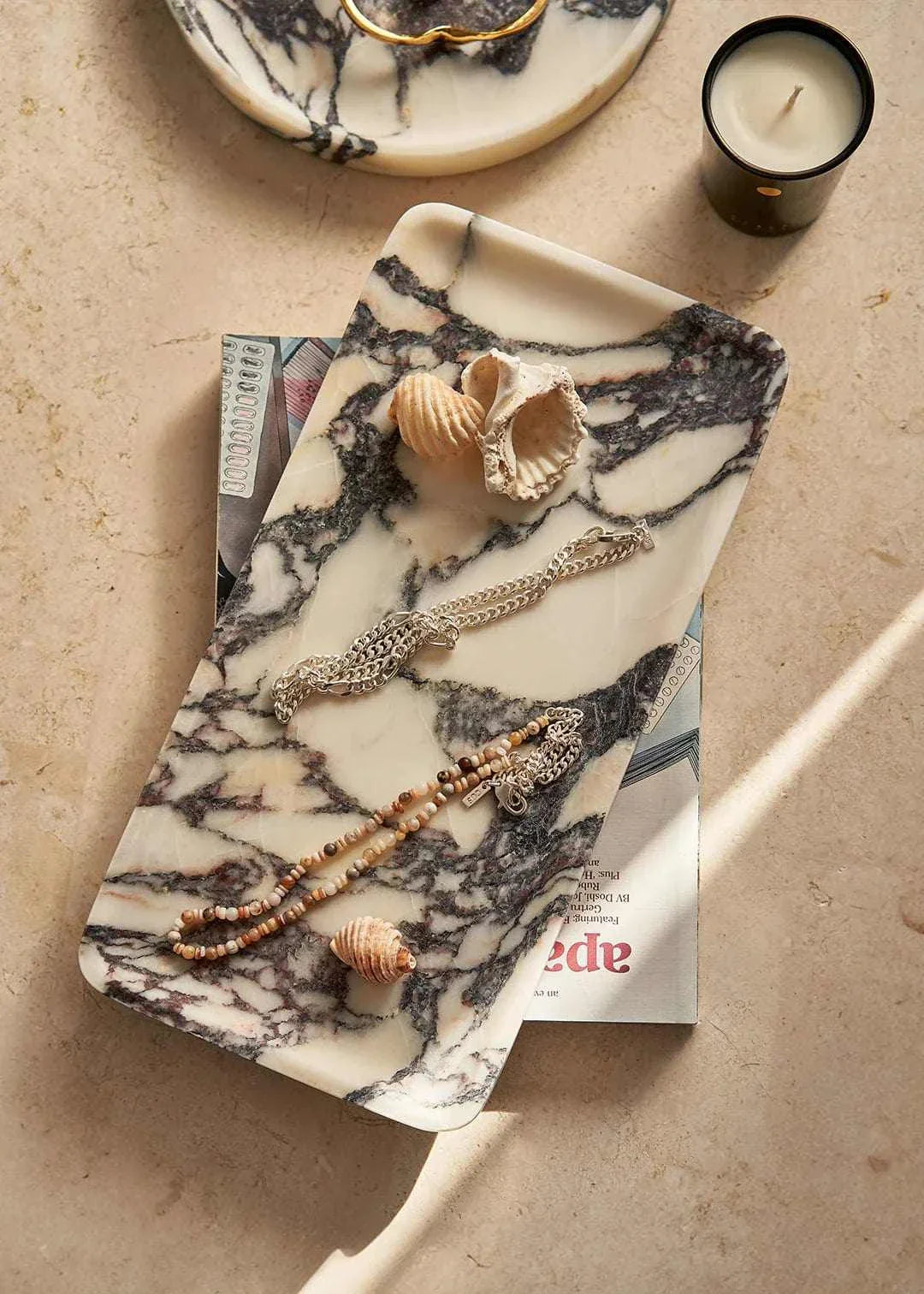 Linea Rectangle Marble Tray in Calacatta Viola with violet veins, used to organize jewelry and decorative items