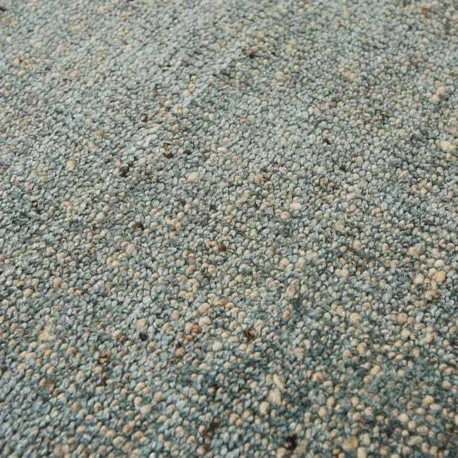 Close-up of GlobeWest Tepih Dune Rug Sacramento in wool blend with textured weave and subtle pattern