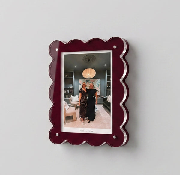 norsu STUDIO Scalloped Magnetic Photo Frame - Merlot Background (Fits 6 x 4 and 5 x 7")