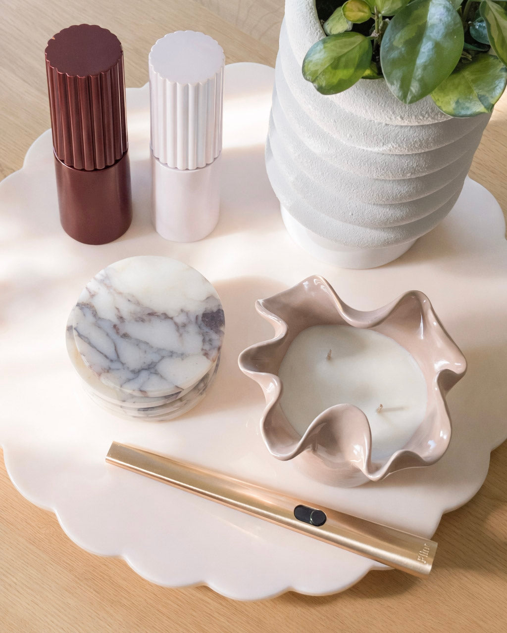 norsu Studio Flow sculptural ceramic scented candle in blush with Alhambra fragrance