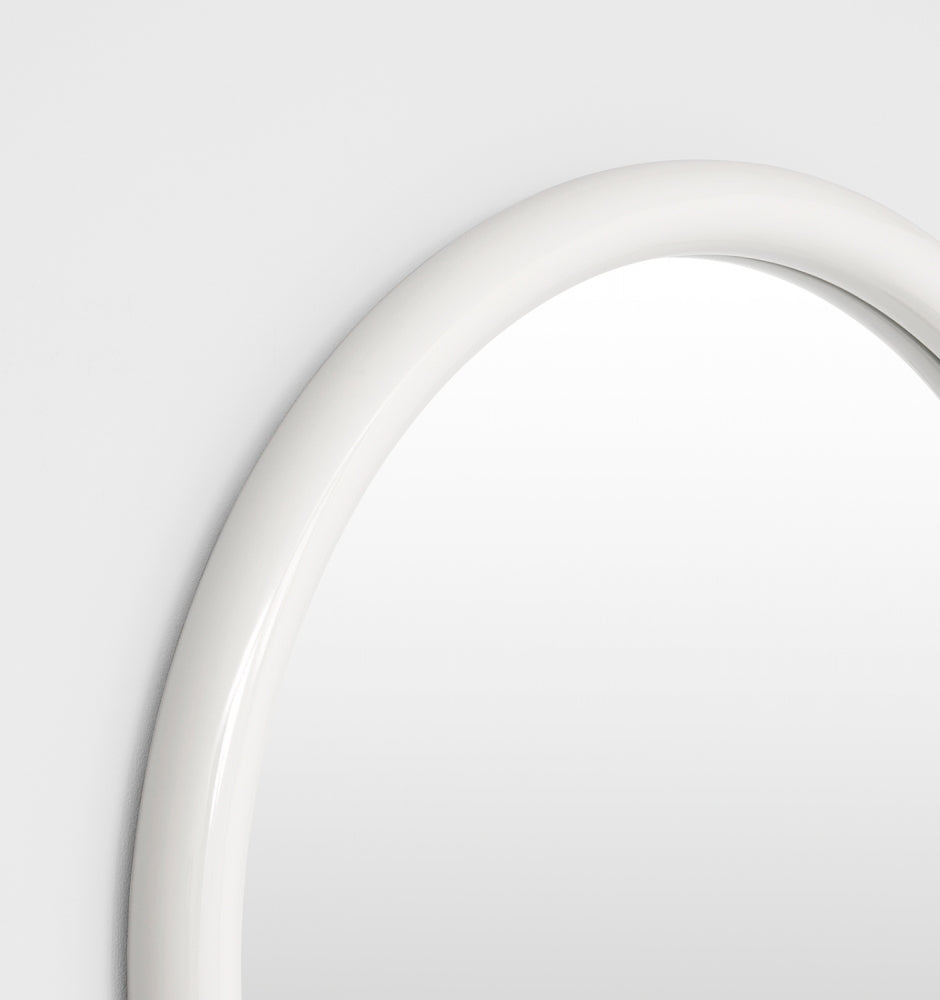 Middle of Nowhere Gertrude Round Gloss Mirror, Cotton - frame detail