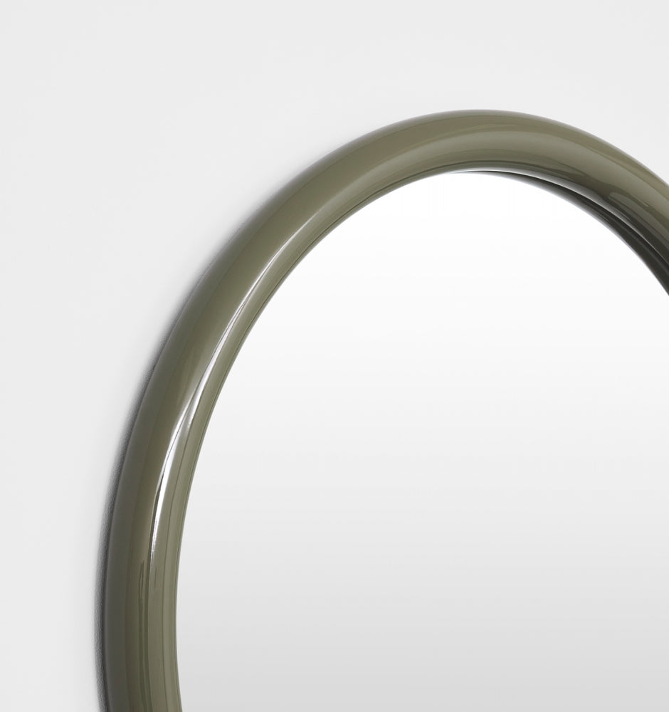 Middle of Nowhere Gertrude Round Gloss Mirror, Olive - frame detail