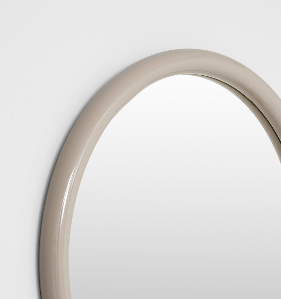 Middle of Nowhere Gertrude Round Gloss Mirror, Sand - frame detail