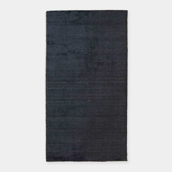 GlobeWest Tepih Neptune hand-woven midnight wool blend indoor rug with subtle rustic texture