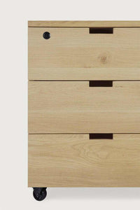 Ethnicraft Oak Billy Drawer unit with 3 soft-closing drawers and key lock on wheels in varnished solid oak.