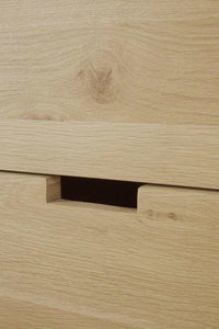 Close-up of Ethnicraft Oak Billy Drawer unit handle showing natural oak wood grain texture