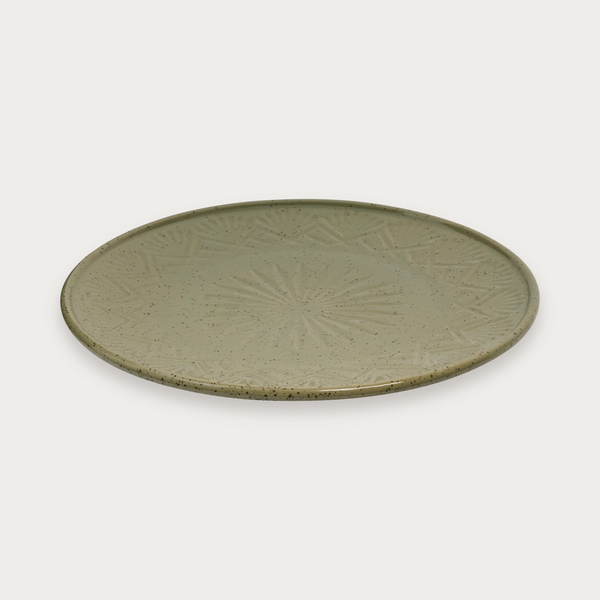 Robert Gordon Hardware Lane 20cm plate in peppercorn on a soft grey background