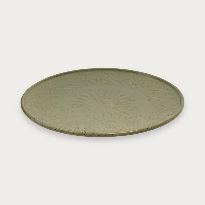 Robert Gordon Hardware Lane 20cm plate in peppercorn on a soft grey background