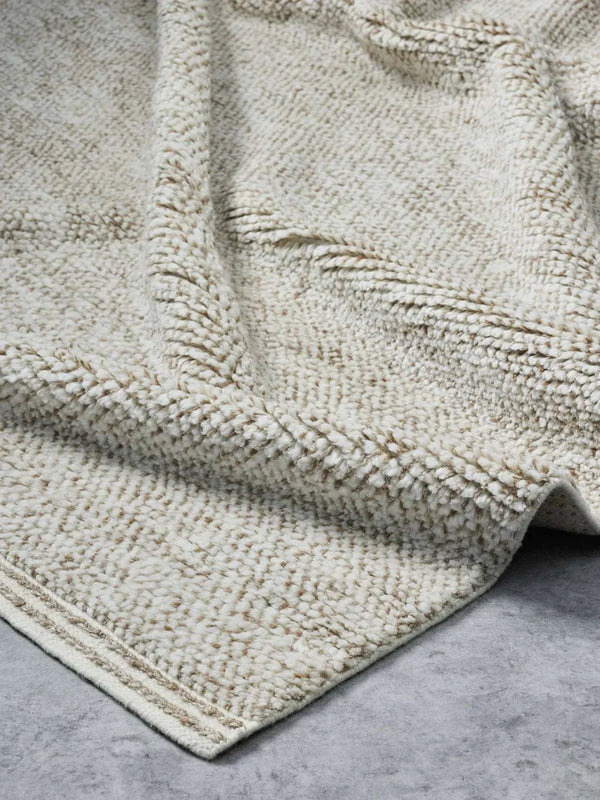 Vogel Rug Ginger hand-loomed wool with soft cut pile and linear border