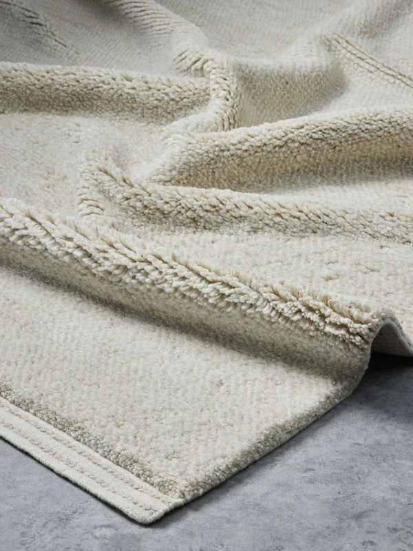 Hand-loomed Vogel Rug Honey with soft wool pile and linear border design