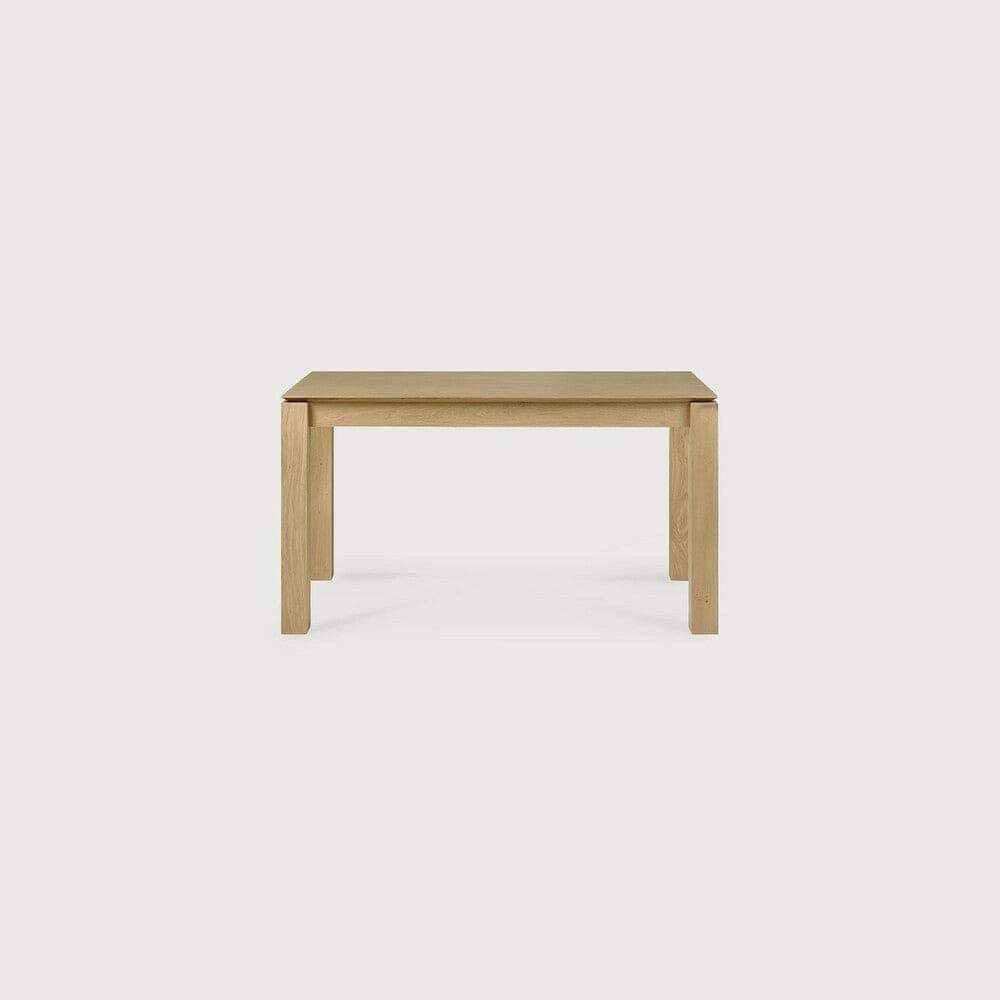 Ethnicraft Slice extendable dining table made of natural oak with seamless wood grain pattern.