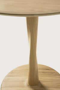 Close-up of the torsioned sculptural oak base of the Ethnicraft Oak Torsion dining table