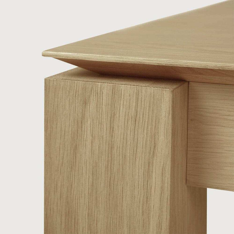 Close-up of Ethnicraft Dining Table Slice Extendable made of natural oak wood with smooth grain and minimalist design
