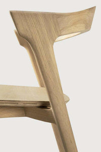 Ethnicraft Bok dining chair made of natural solid European oak with sculptural, elegant design.